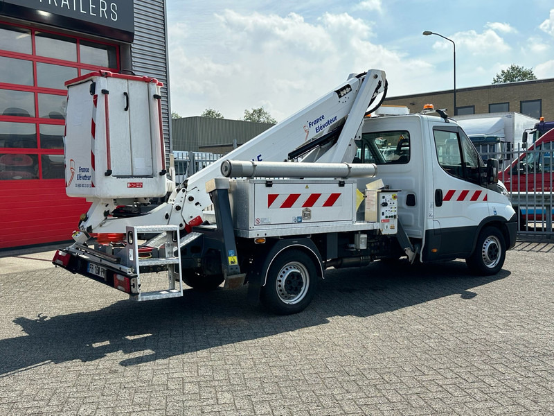 Iveco Daily 35S14 APK 10-07-2026 14 meter, 4x stamped, 413 working hours - Лекотоварен автомобил: снимка 4 Iveco Daily 35S14 APK 10-07-2026 14 meter, 4x stamped, 413 working hours - Лекотоварен автомобил: снимка 4