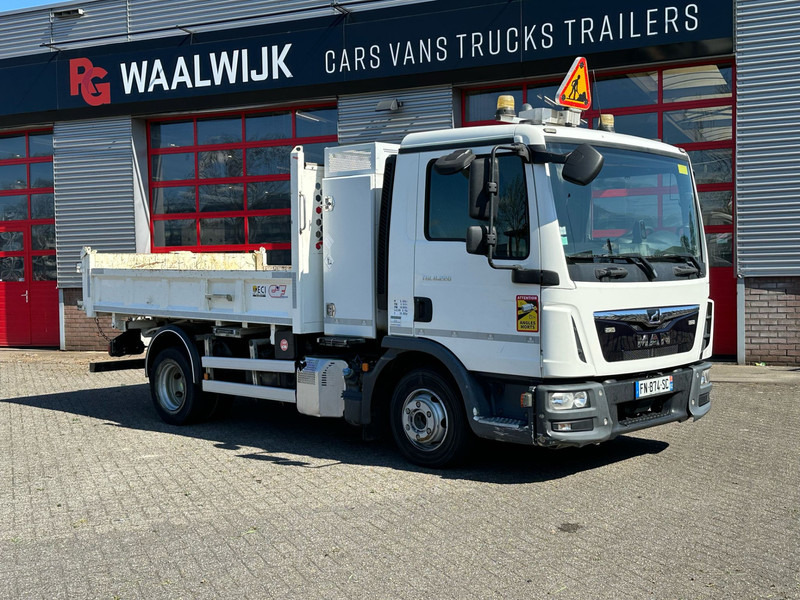 MAN TGL 8.220 2 sides tipper Kipper - Самосвал камион: снимка 3 MAN TGL 8.220 2 sides tipper Kipper - Самосвал камион: снимка 3