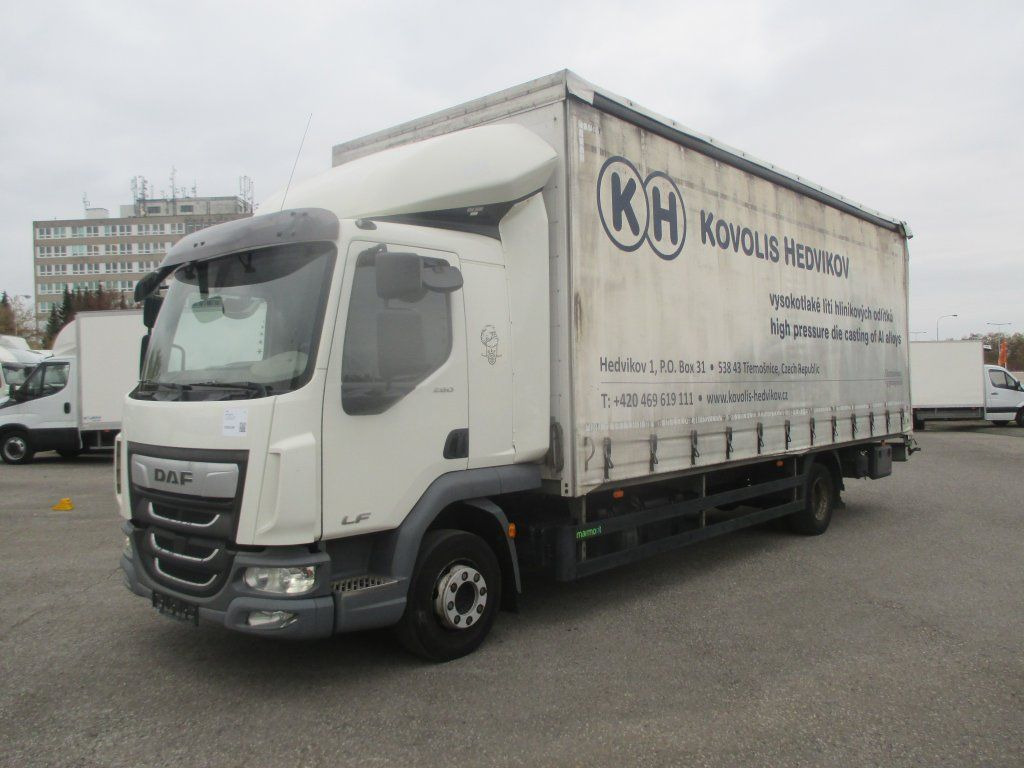 DAF LF 12.260 - Камион с брезент: снимка 1 DAF LF 12.260 - Камион с брезент: снимка 1