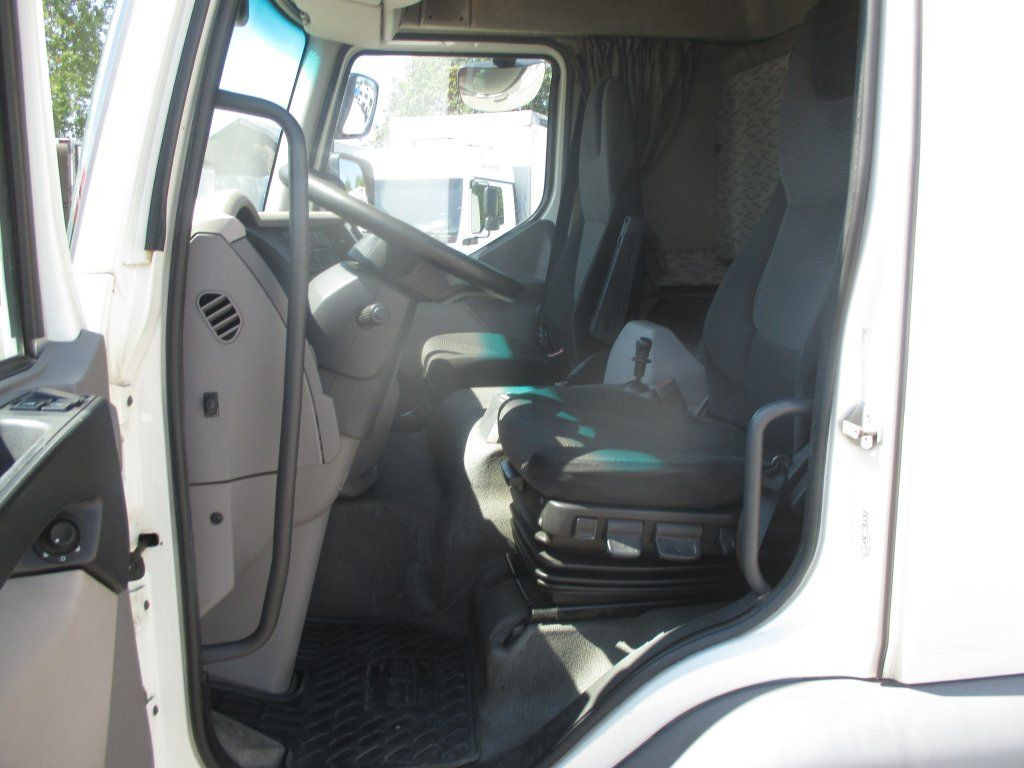 DAF LF 260 - Камион с брезент: снимка 5 DAF LF 260 - Камион с брезент: снимка 5