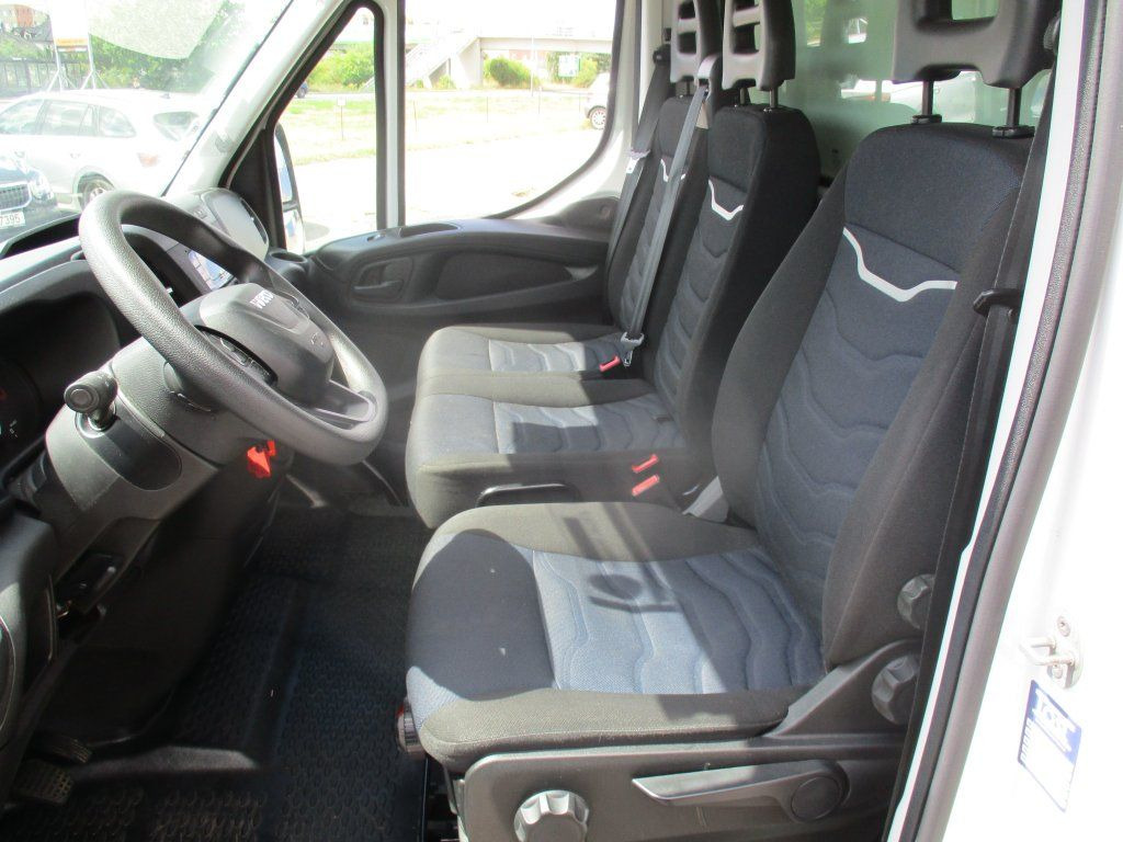 Лекотоварен автомобил фургон Iveco 35C16 Daily 3,0l: снимка 16