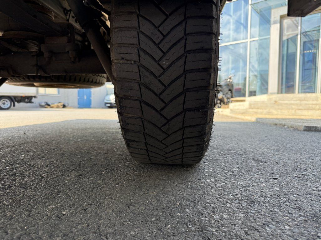 Брезентов бус Iveco 35S18 Daily: снимка 8