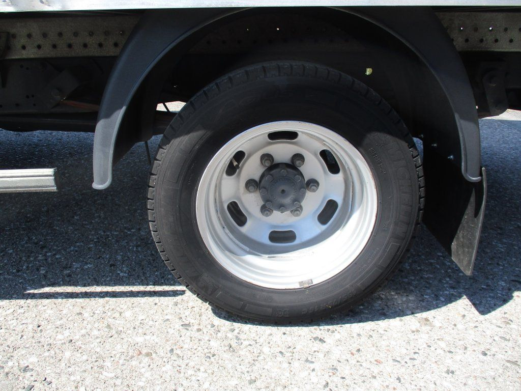 Лекотоварен автомобил фургон Iveco Daily 35C16 3.0: снимка 14 Лекотоварен автомобил фургон Iveco Daily 35C16 3.0: снимка 14