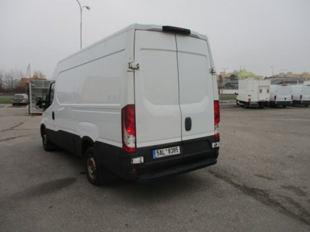 Iveco Daily 35S15V - Товарен бус: снимка 2 Iveco Daily 35S15V - Товарен бус: снимка 2