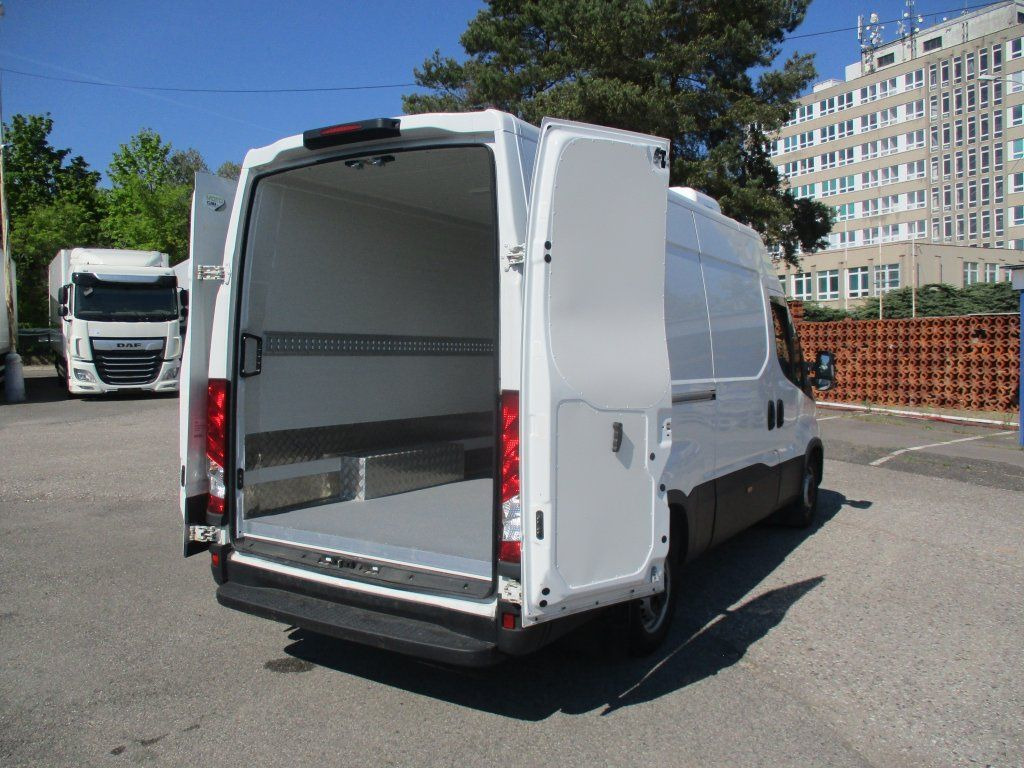 Хладилен бус Iveco Daily 35S16 2.3L: снимка 8