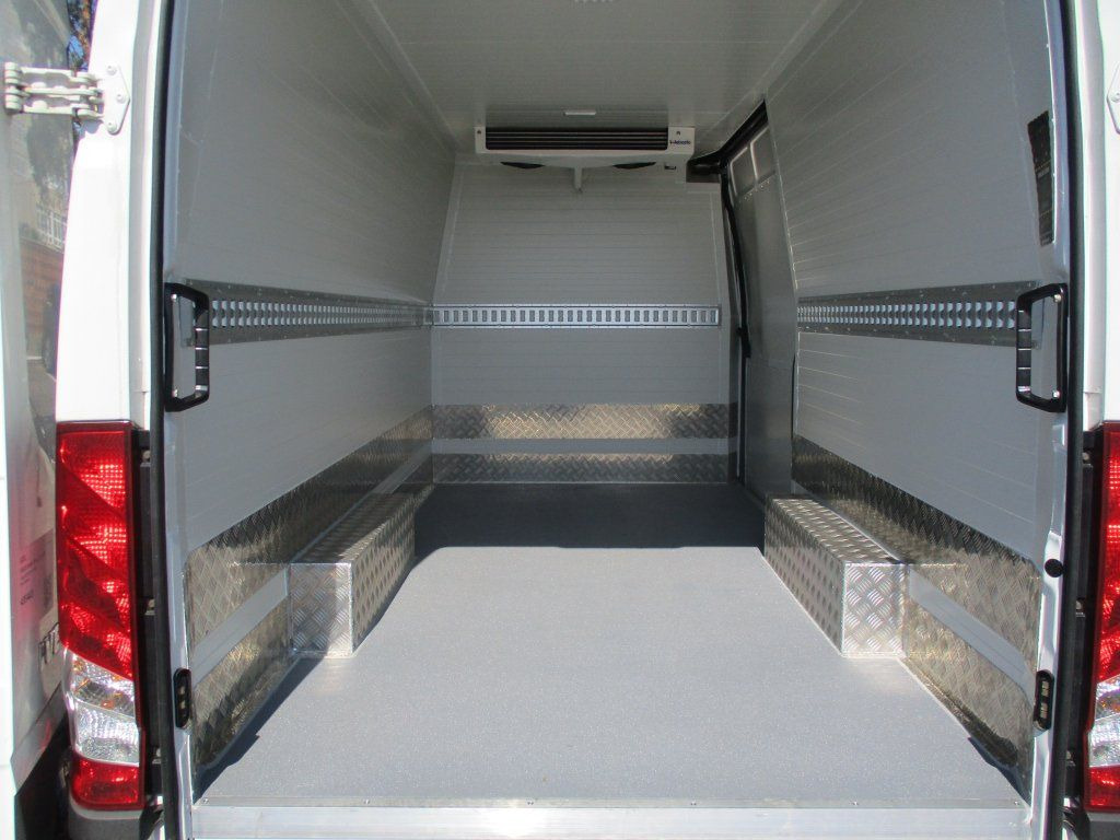 Хладилен бус Iveco Daily 35S16 2.3L: снимка 13