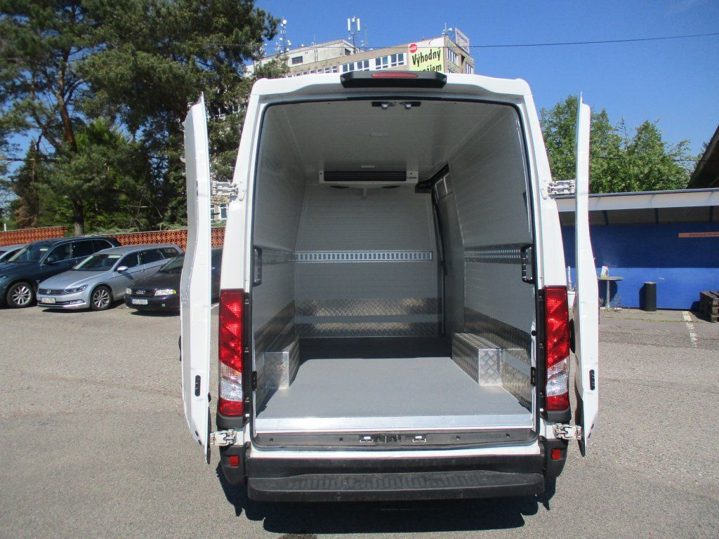 Хладилен бус Iveco Daily 35S16 2.3L: снимка 10