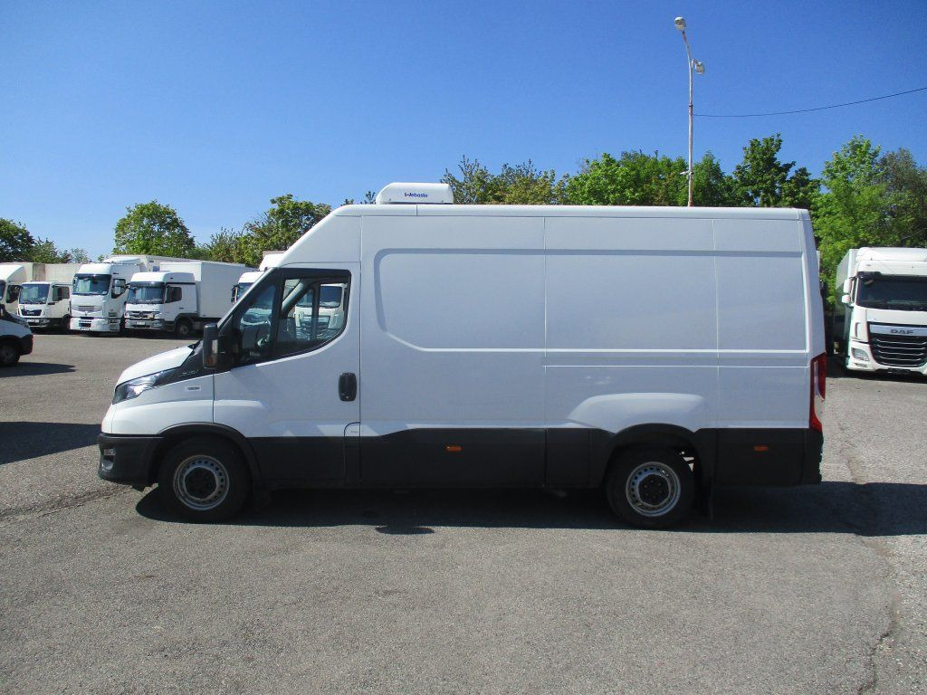 Хладилен бус Iveco Daily 35S16 2.3L: снимка 15