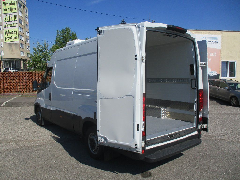 Хладилен бус Iveco Daily 35S16 2.3L: снимка 12