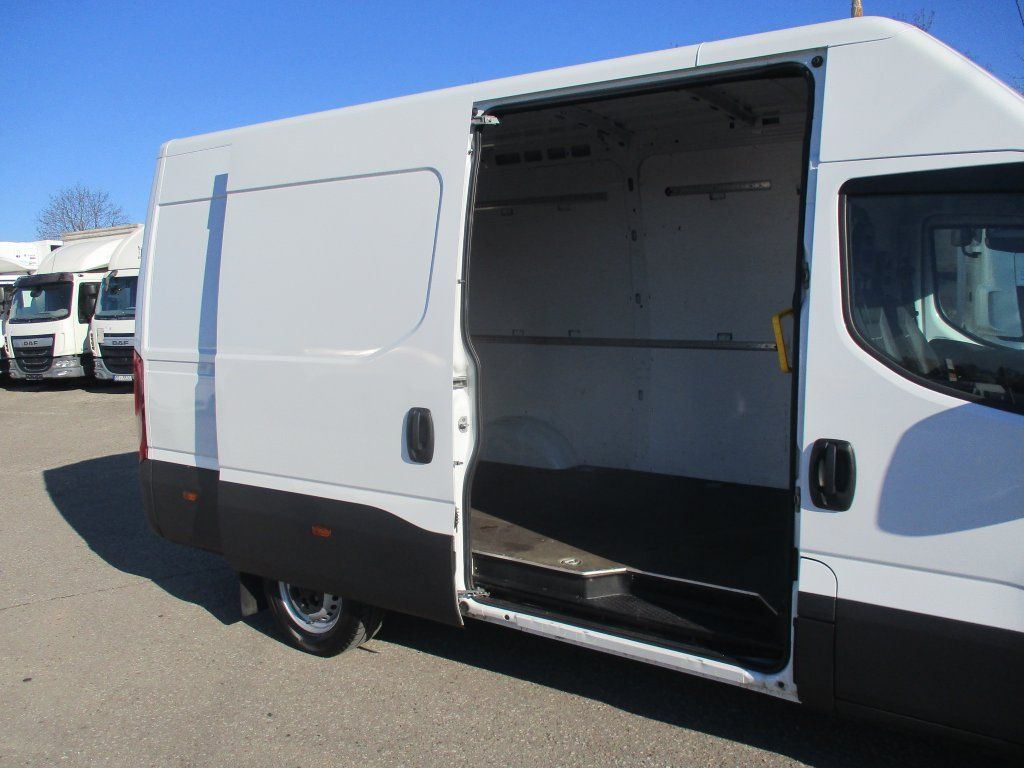 Iveco Daily 35S16 - Товарен бус: снимка 4 Iveco Daily 35S16 - Товарен бус: снимка 4
