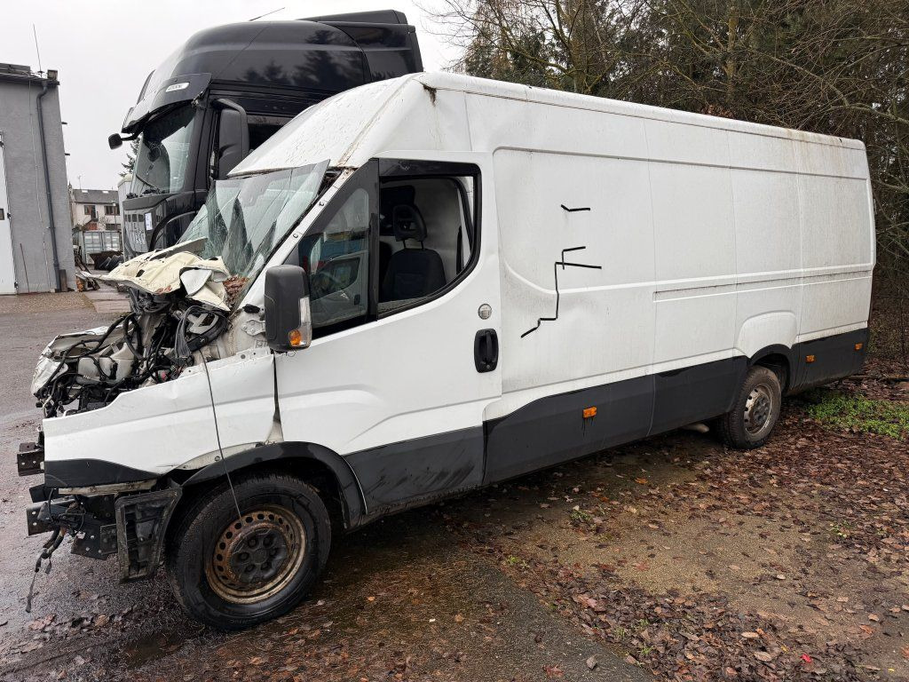 Iveco Daily 35S16 maxi Damaged - Товарен бус: снимка 4 Iveco Daily 35S16 maxi Damaged - Товарен бус: снимка 4