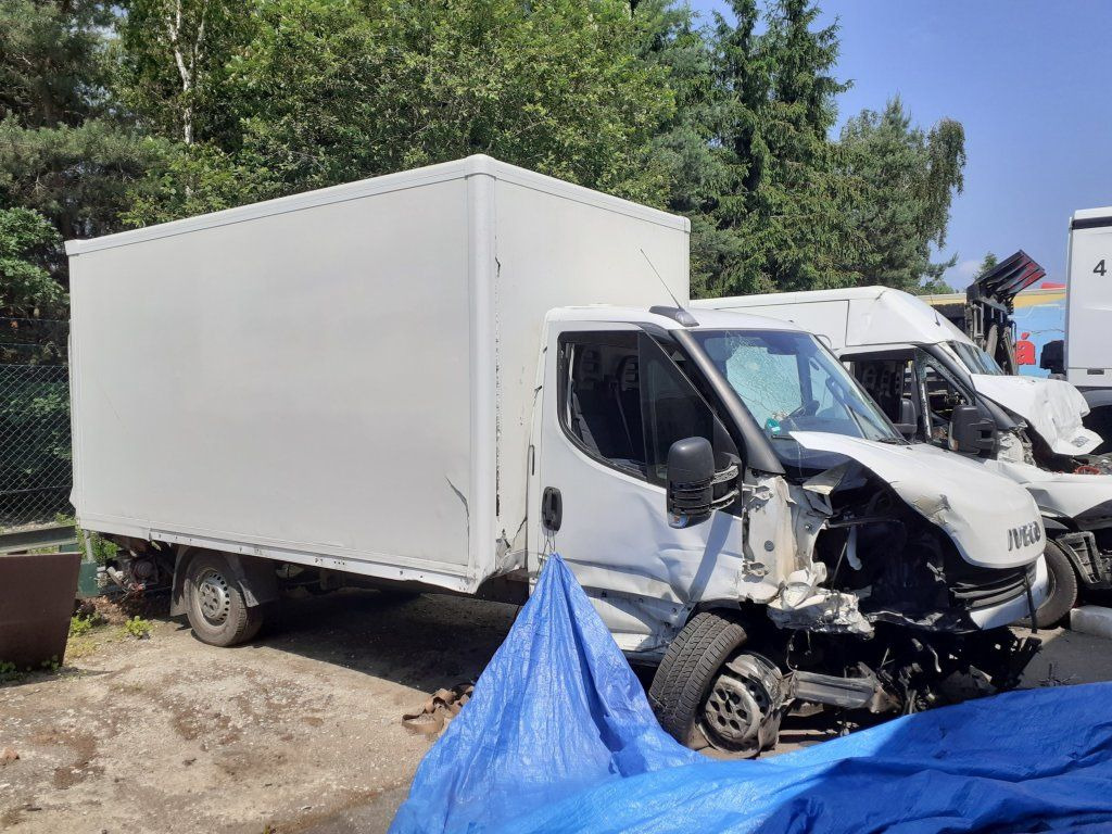 Iveco Daily 35S16 mit LBW DAMAGED - Лекотоварен автомобил фургон: снимка 2 Iveco Daily 35S16 mit LBW DAMAGED - Лекотоварен автомобил фургон: снимка 2