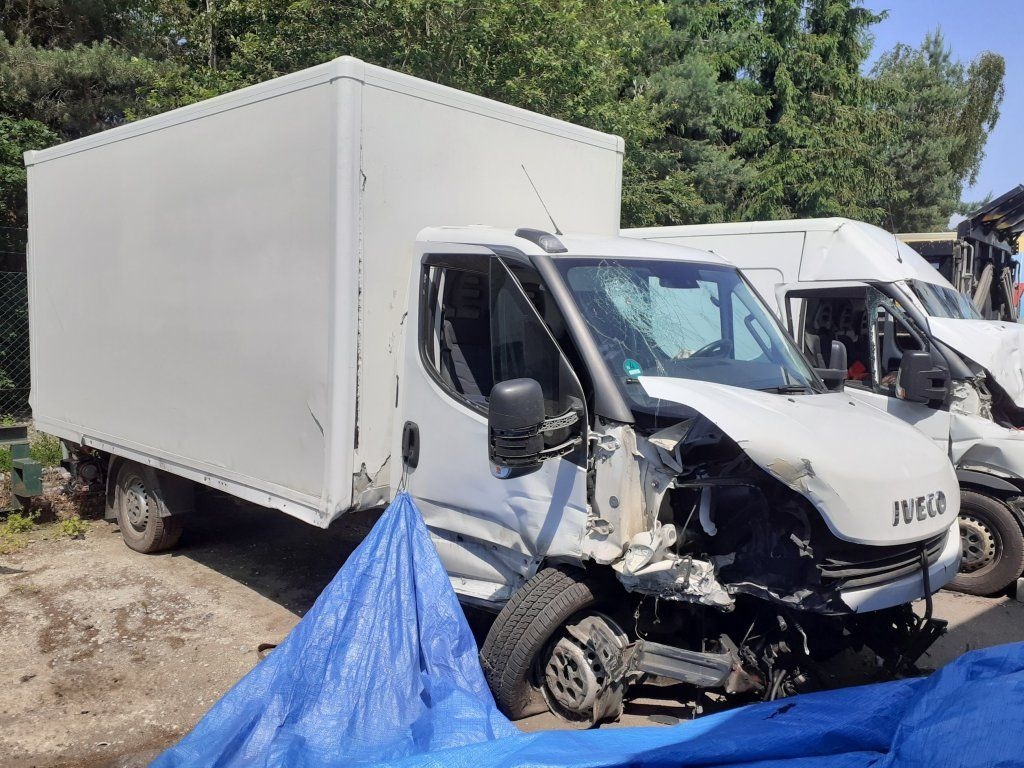 Iveco Daily 35S16 mit LBW DAMAGED - Лекотоварен автомобил фургон: снимка 1 Iveco Daily 35S16 mit LBW DAMAGED - Лекотоварен автомобил фургон: снимка 1