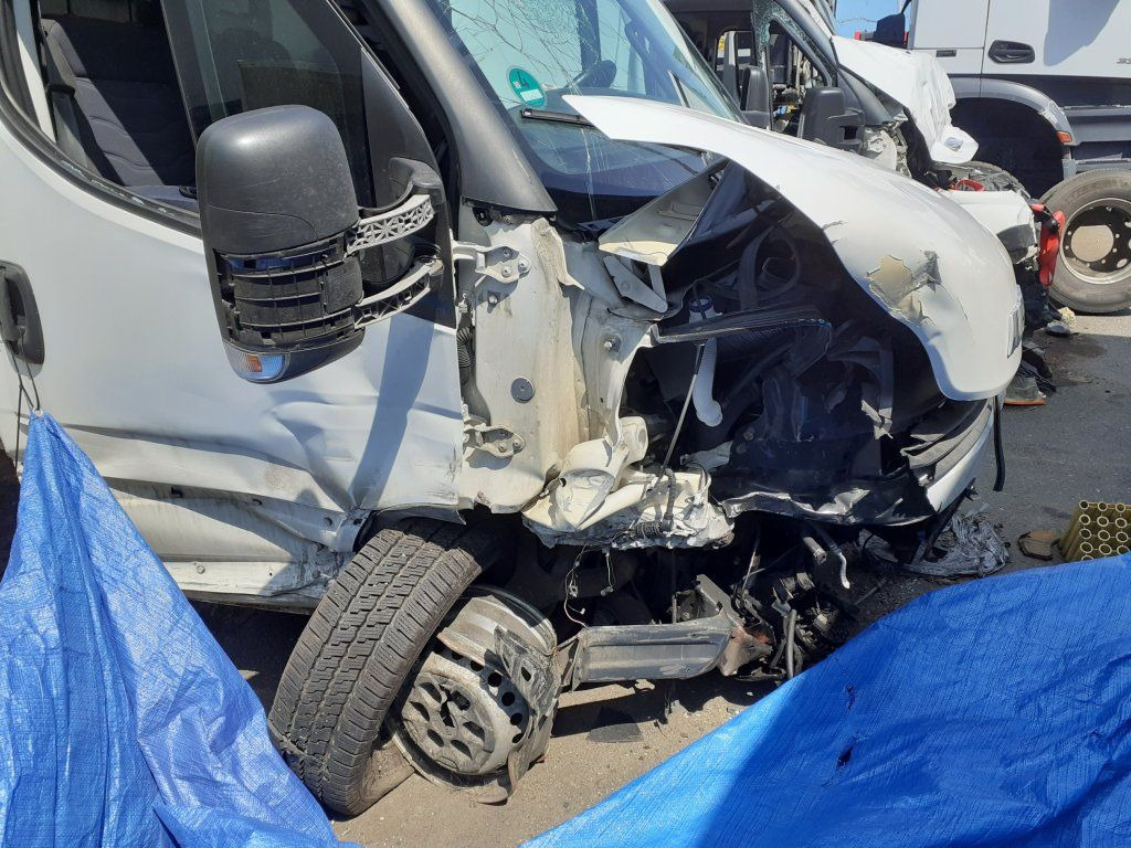 Iveco Daily 35S16 mit LBW DAMAGED - Лекотоварен автомобил фургон: снимка 3 Iveco Daily 35S16 mit LBW DAMAGED - Лекотоварен автомобил фургон: снимка 3
