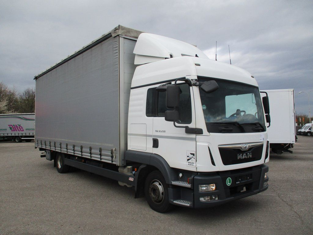 MAN TGL12.250 - Камион с брезент: снимка 3 MAN TGL12.250 - Камион с брезент: снимка 3