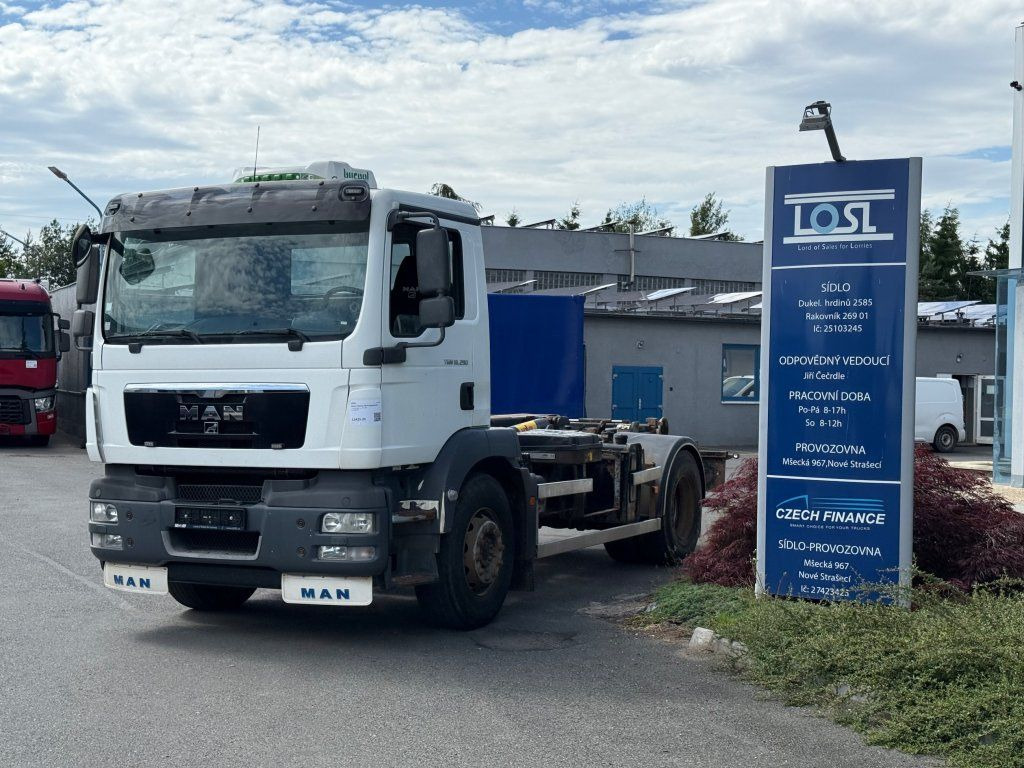 MAN TGM18.290 EURO 5 - Мултилифт с кука камион: снимка 1 MAN TGM18.290 EURO 5 - Мултилифт с кука камион: снимка 1
