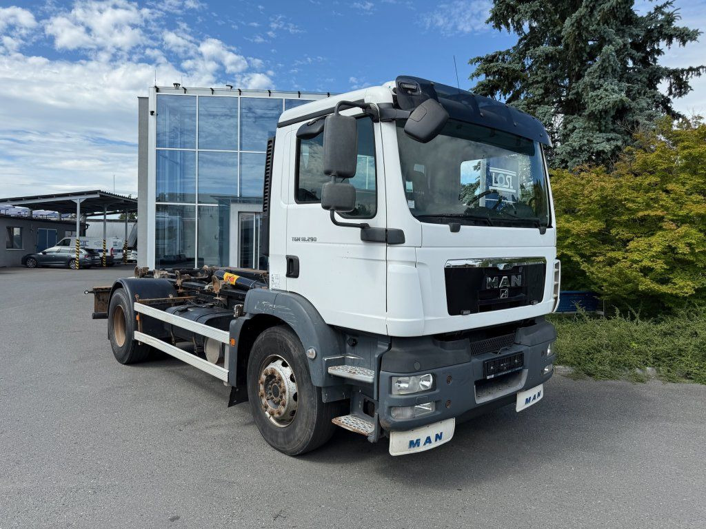 MAN TGM18.290 EURO 5 - Мултилифт с кука камион: снимка 2 MAN TGM18.290 EURO 5 - Мултилифт с кука камион: снимка 2