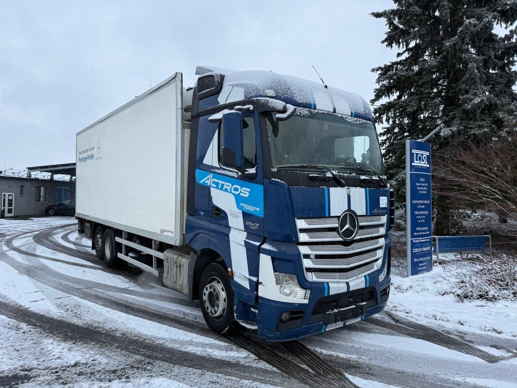 Mercedes-Benz 2542 Actros 6x2 EURO 6 - Рефрижератор камион: снимка 2 Mercedes-Benz 2542 Actros 6x2 EURO 6 - Рефрижератор камион: снимка 2