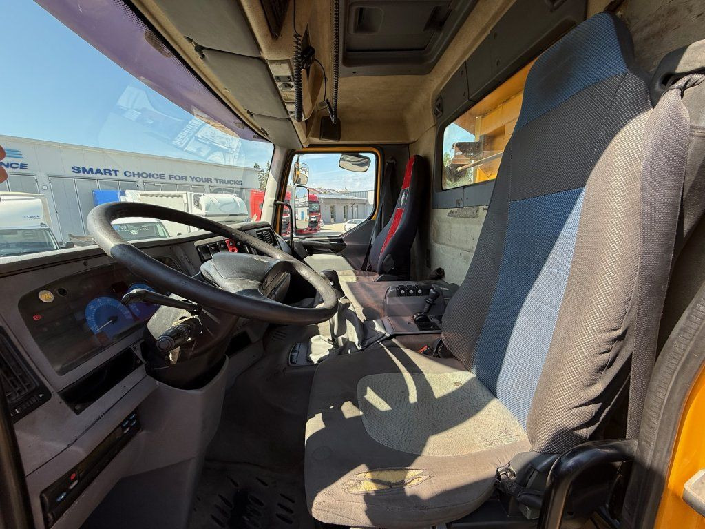Лизинг на  Renault Kerax 420 S3 8x4 EURO 3 Renault Kerax 420 S3 8x4 EURO 3: снимка 14