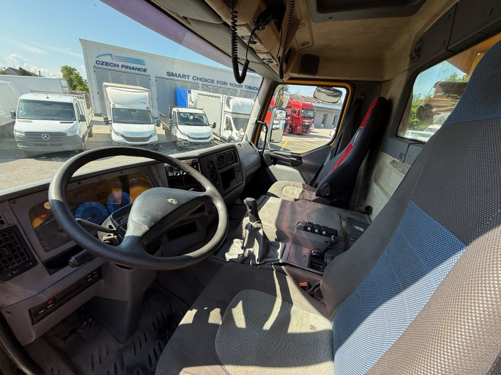 Лизинг на  Renault Kerax 420 S3 8x4 EURO 3 Renault Kerax 420 S3 8x4 EURO 3: снимка 15