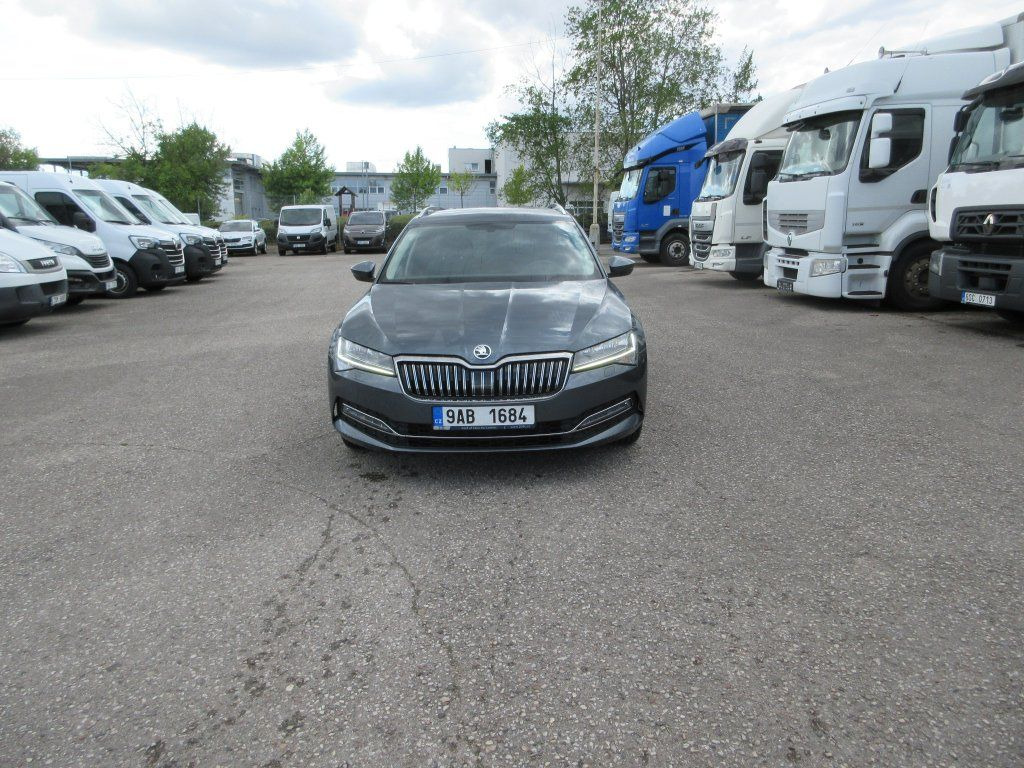 Skoda 2.0 Tdi Style - Комби: снимка 4 Skoda 2.0 Tdi Style - Комби: снимка 4