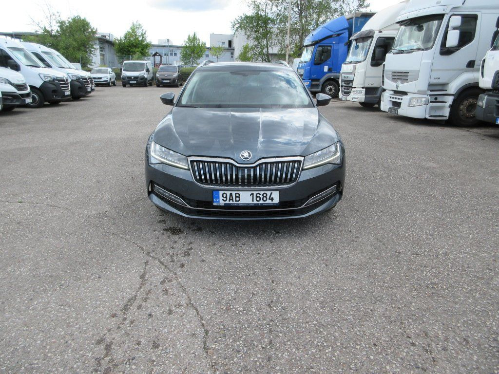 Skoda 2.0 Tdi Style - Комби: снимка 3 Skoda 2.0 Tdi Style - Комби: снимка 3