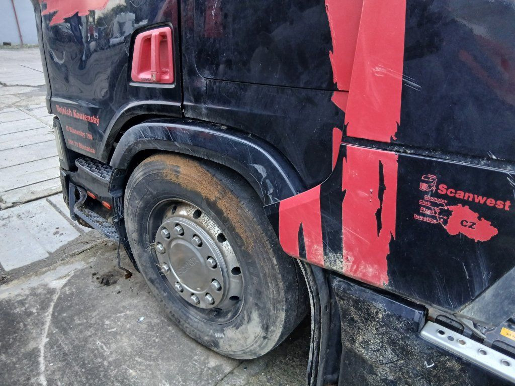 Scania R450 MEGA/lowdeck Unfall / damage - Влекач: снимка 5 Scania R450 MEGA/lowdeck Unfall / damage - Влекач: снимка 5