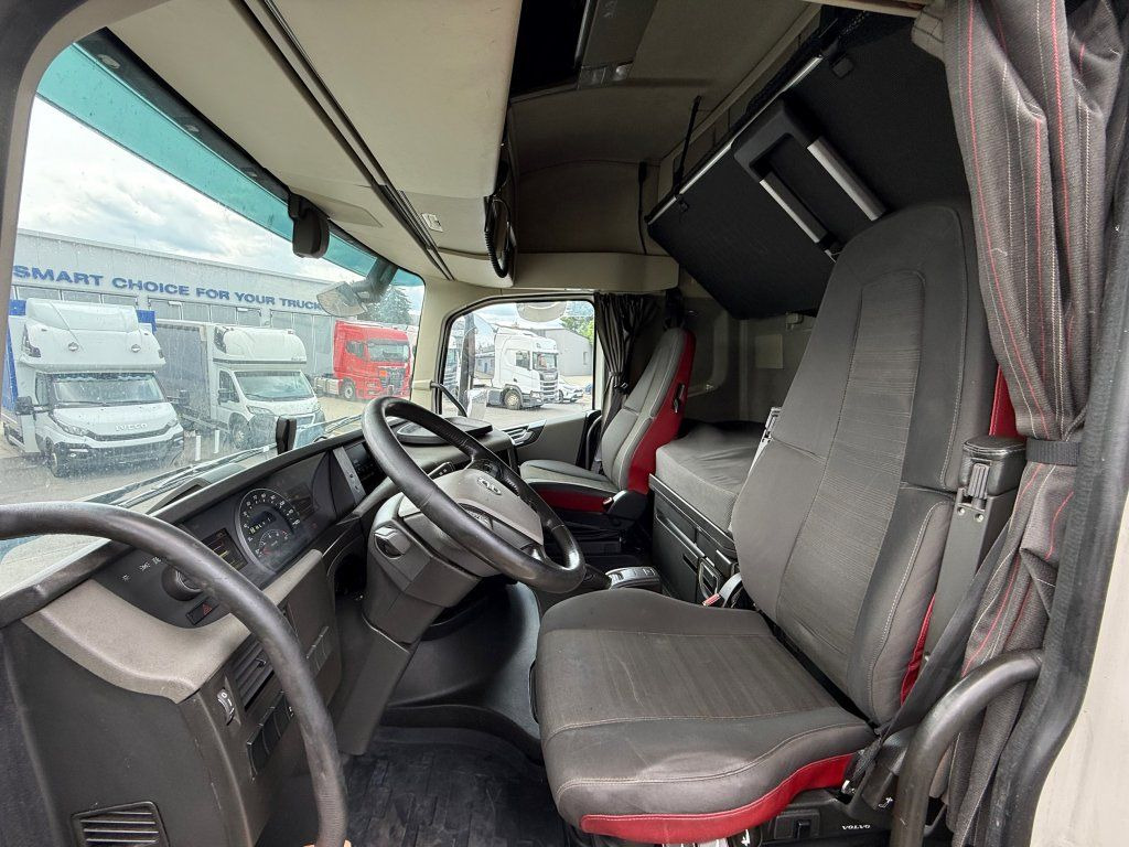 Влекач Volvo FH460 EURO 6 ADR: снимка 13