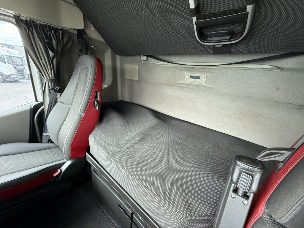 Влекач Volvo FH460 EURO 6 ADR: снимка 15