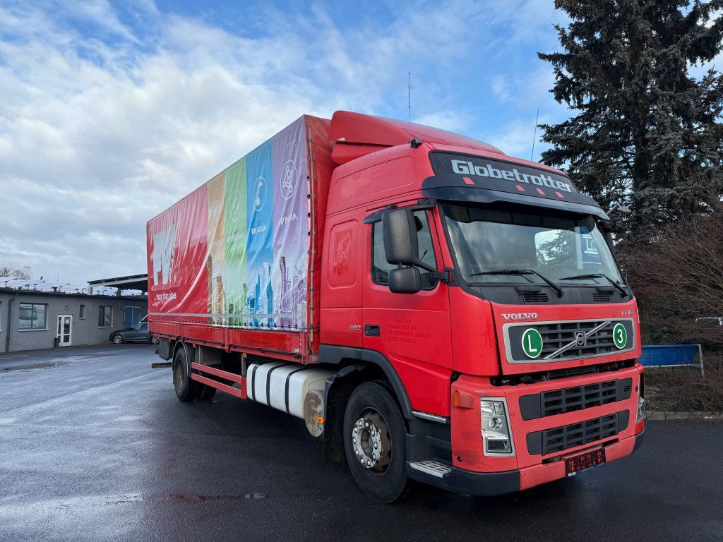 Volvo FM260 EURO 3 - Камион с брезент: снимка 2 Volvo FM260 EURO 3 - Камион с брезент: снимка 2
