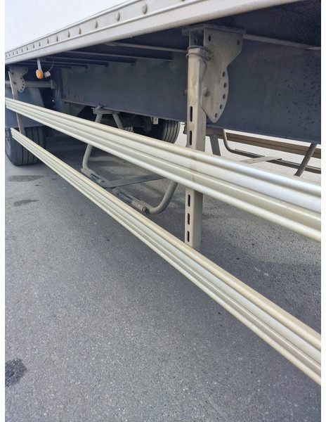 Fruehauf - Затворена каросерия полуремарке: снимка 4 Fruehauf - Затворена каросерия полуремарке: снимка 4