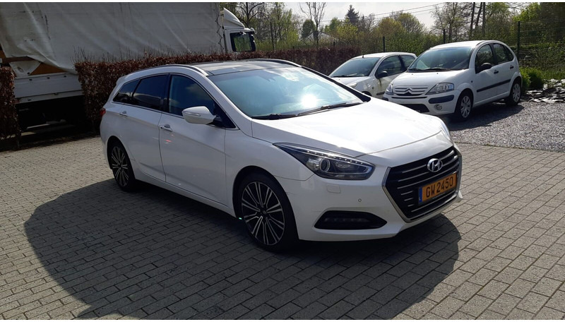 Hyundai i40 - Лек автомобил: снимка 1 Hyundai i40 - Лек автомобил: снимка 1