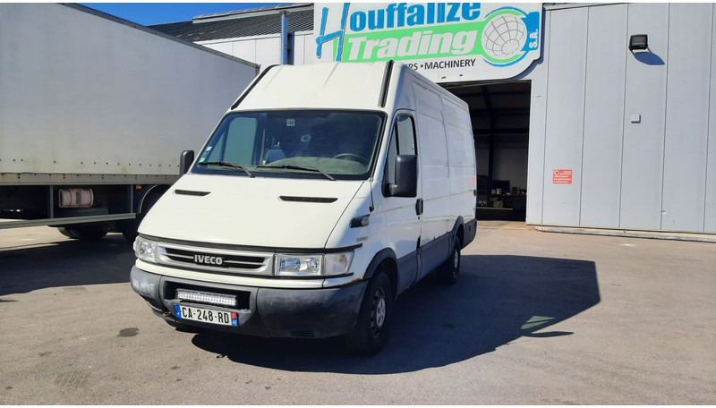 Iveco Daily 35S12 - Товарен бус: снимка 2 Iveco Daily 35S12 - Товарен бус: снимка 2