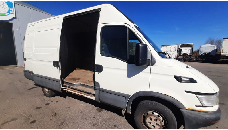 Iveco Daily 35S12 - Товарен бус: снимка 4 Iveco Daily 35S12 - Товарен бус: снимка 4