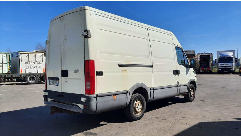 Iveco Daily 35S12 - Товарен бус: снимка 3 Iveco Daily 35S12 - Товарен бус: снимка 3