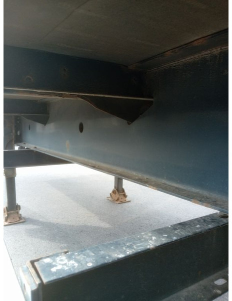 Krone - Затворена каросерия полуремарке: снимка 4 Krone - Затворена каросерия полуремарке: снимка 4