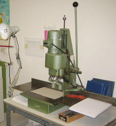 Constantin Hang 136-D Table Paper Drilling Machine - Печатарско оборудване: снимка 1 Constantin Hang 136-D Table Paper Drilling Machine - Печатарско оборудване: снимка 1