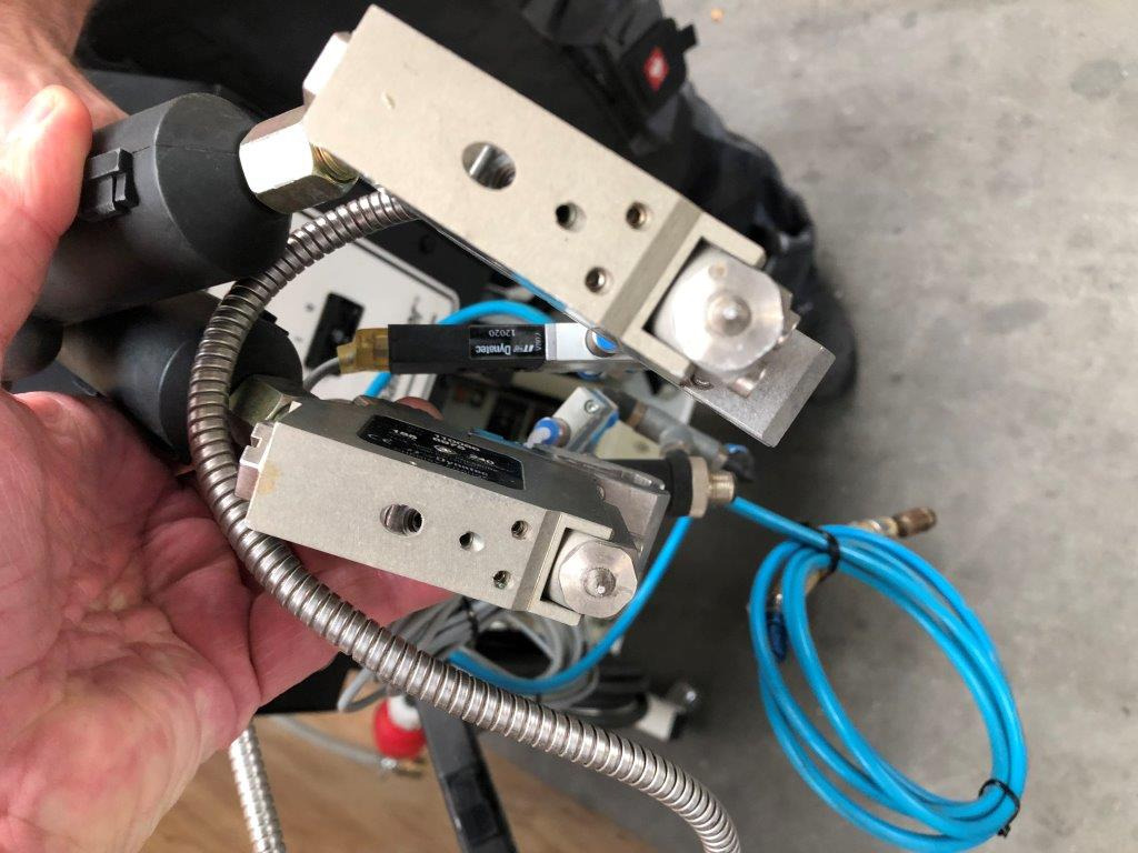 Dynatec Quattro Challenger glue melter with two application nozzles Dy 2002 control unit for 8 channels - Печатарско оборудване: снимка 3 Dynatec Quattro Challenger glue melter with two application nozzles Dy 2002 control unit for 8 channels - Печатарско оборудване: снимка 3