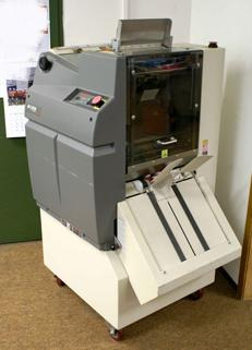 GBC AP-2 automatic punching machine - Машина за подвързване: снимка 2 GBC AP-2 automatic punching machine - Машина за подвързване: снимка 2