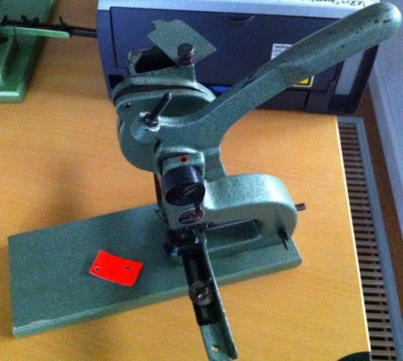 Hang Piccolo oiling machine - Печатарско оборудване: снимка 4 Hang Piccolo oiling machine - Печатарско оборудване: снимка 4