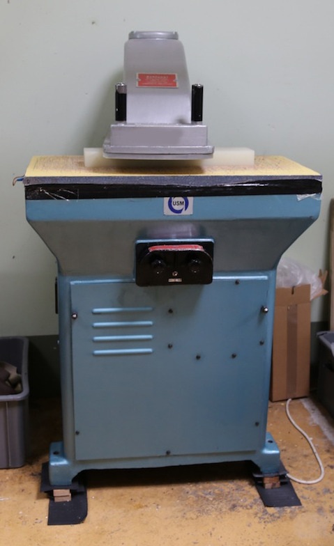 Hydraulic swing arm punching machine USM DVSM-30 - Печатарско оборудване: снимка 1 Hydraulic swing arm punching machine USM DVSM-30 - Печатарско оборудване: снимка 1