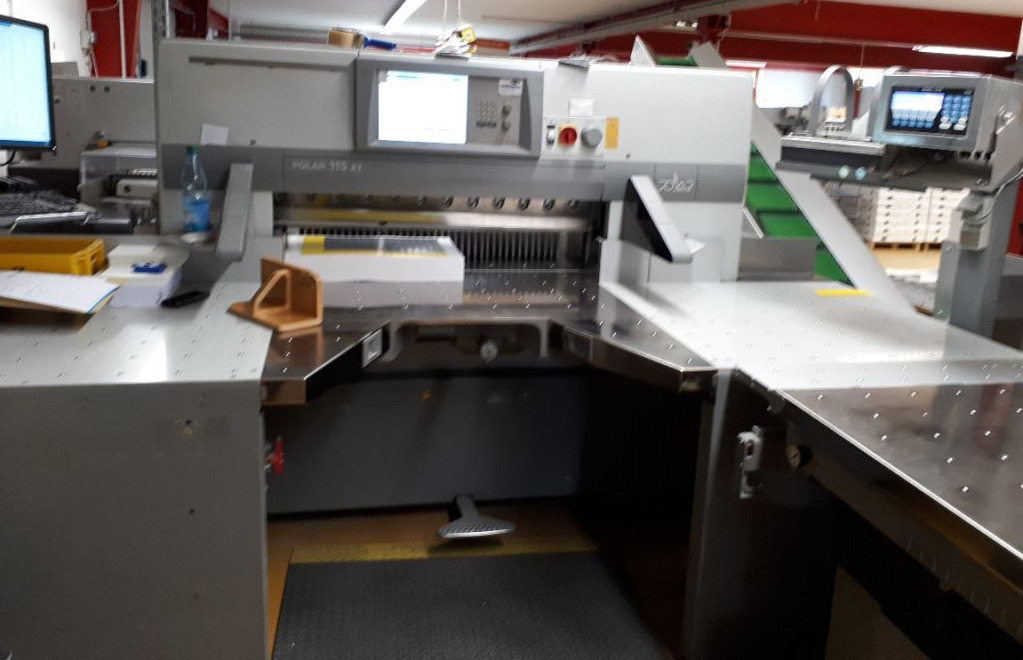 Polar 115 XT cutting line with RA-4 jogger and two LW 1000-4 and LW 1000-4-EV pile lifters and optional counting scale - Машина за рязане на хартия: снимка 1 Polar 115 XT cutting line with RA-4 jogger and two LW 1000-4 and LW 1000-4-EV pile lifters and optional counting scale - Машина за рязане на хартия: снимка 1