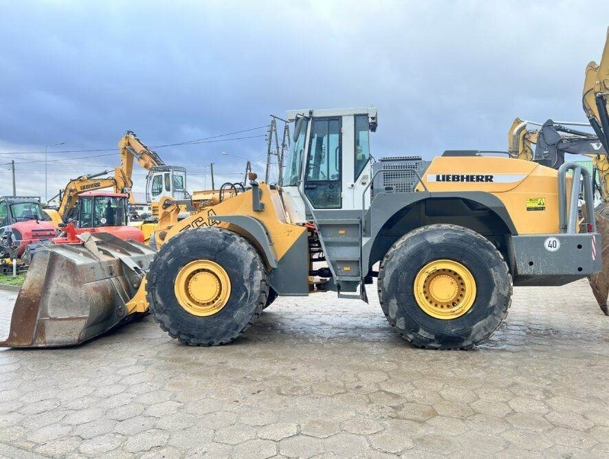 Liebherr L564 NEW TIRES - Колесен товарач: снимка 3 Liebherr L564 NEW TIRES - Колесен товарач: снимка 3