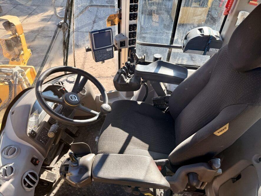 Volvo L110H  - Колесен товарач: снимка 4 Volvo L110H  - Колесен товарач: снимка 4