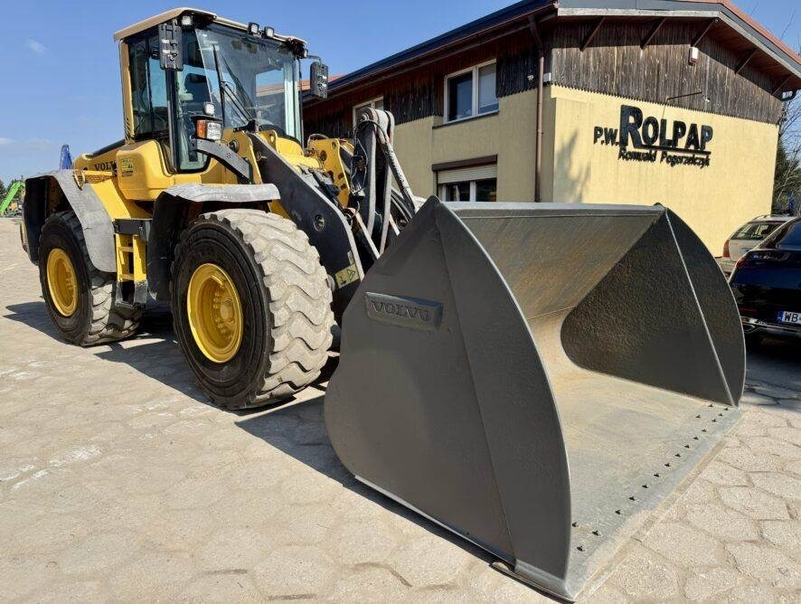 Volvo L120F - Колесен товарач: снимка 1 Volvo L120F - Колесен товарач: снимка 1