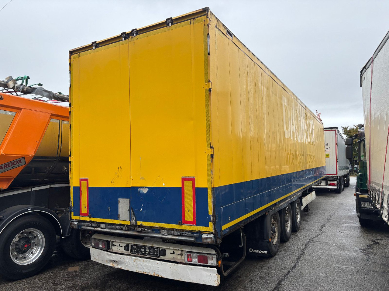 Krone SD Textilkoffer/Luft/Scheibe - Затворена каросерия полуремарке: снимка 4 Krone SD Textilkoffer/Luft/Scheibe - Затворена каросерия полуремарке: снимка 4
