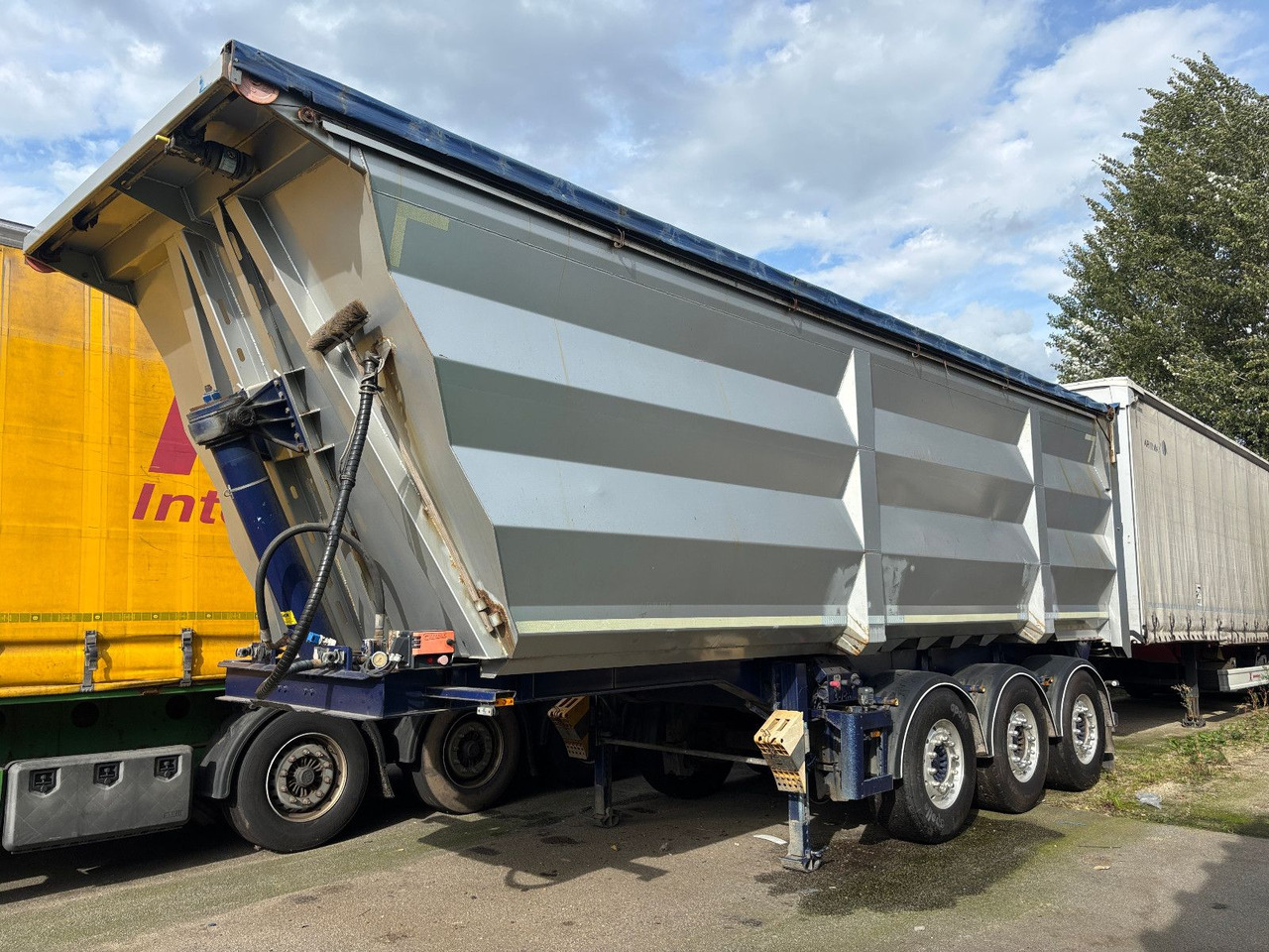 Lück SKF35 45m³ Alufelgen/Liftachse/Scheibenbremse Lück SKF35 45m³ Alufelgen/Liftachse/Scheibenbremse - Самосвал полуремарке: снимка 1 Lück SKF35 45m³ Alufelgen/Liftachse/Scheibenbremse Lück SKF35 45m³ Alufelgen/Liftachse/Scheibenbremse - Самосвал полуремарке: снимка 1
