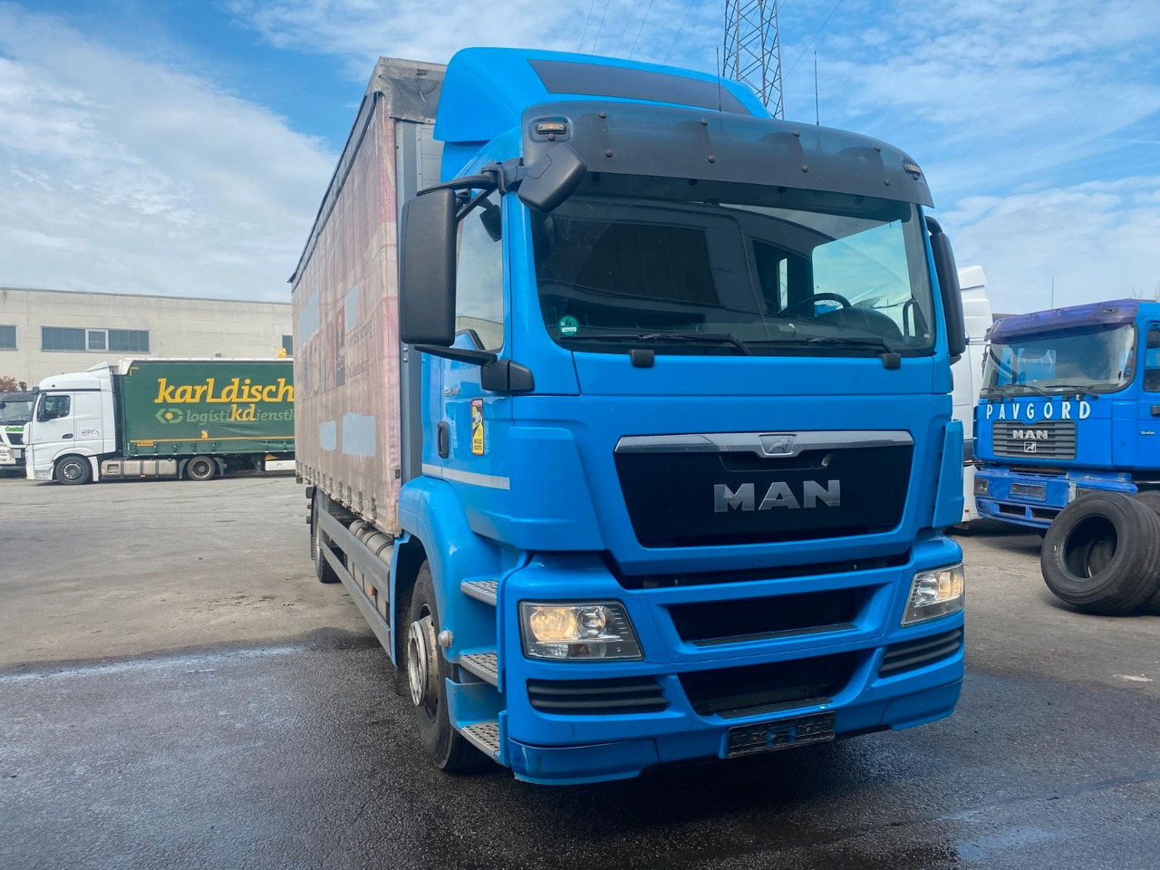 MAN 18.400 8m Lang/10t Nutzlast/2 Stück MAN 18.400 kein 18.440 2 x - Камион с брезент: снимка 1 MAN 18.400 8m Lang/10t Nutzlast/2 Stück MAN 18.400 kein 18.440 2 x - Камион с брезент: снимка 1