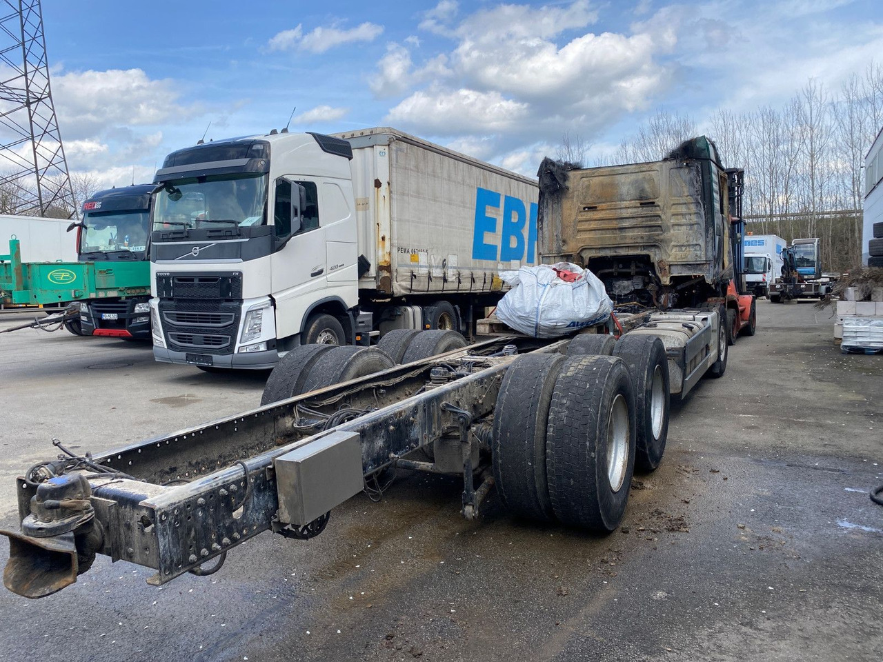 MAN TGX 26.580 Verbrannt 6x4 - Шаси кабина: снимка 4 MAN TGX 26.580 Verbrannt 6x4 - Шаси кабина: снимка 4