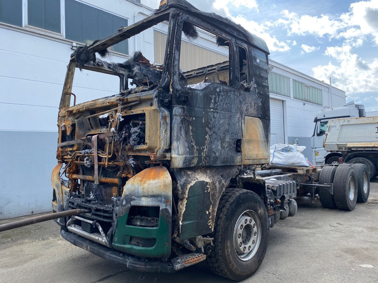 MAN TGX 26.580 Verbrannt 6x4 - Шаси кабина: снимка 2 MAN TGX 26.580 Verbrannt 6x4 - Шаси кабина: снимка 2